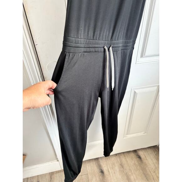 NWOT Vuori Lux jumpsuit in black size medium - Picture 7 of 9